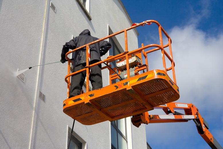 commercial painter pressure washing building